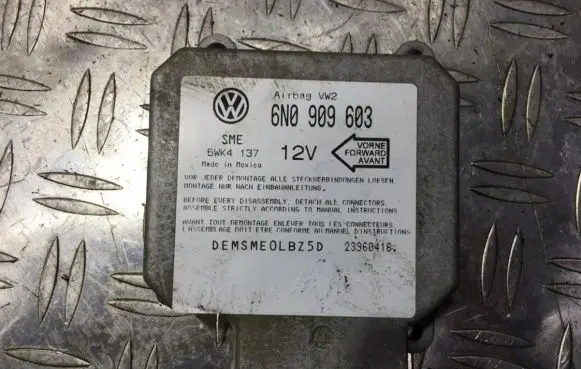 Volkswagen Golf III Airbag control unit/module 6n0909603 5wk4137