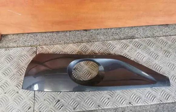 Volkswagen Touareg II Front bumper lower grill 7P6807489B