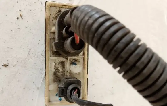 Volkswagen Fox Coolant fan relay 104400000