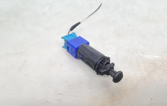 Renault Espace - Grand espace IV Brake pedal sensor switch 110895
