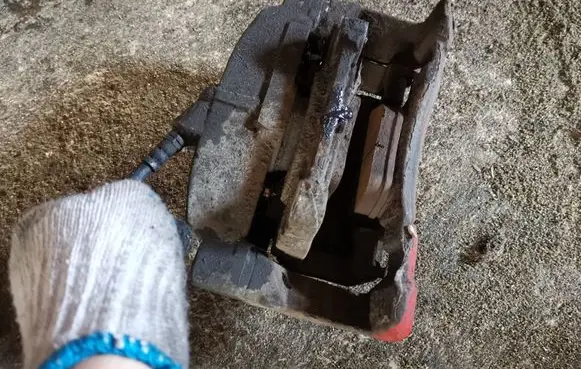 Volvo V70 Front brake caliper