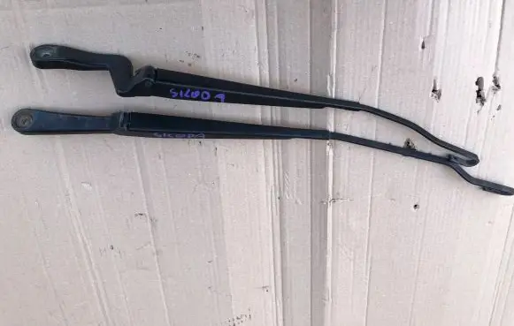 Skoda Fabia Mk1 (6Y) Front wiper blade arm 6Y1955410 6Y1955409
