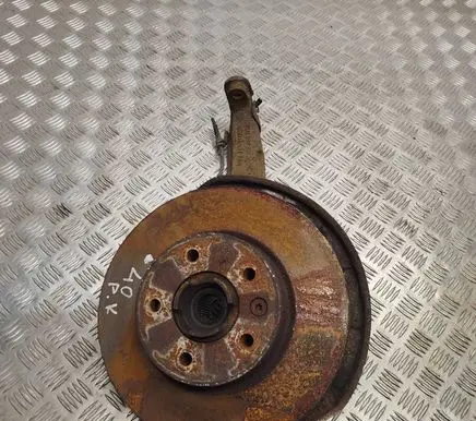 Volkswagen Touareg I Front wheel hub spindle knuckle