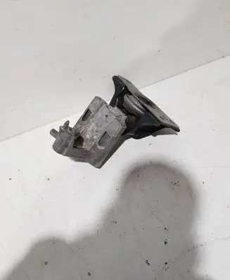 Nissan Micra Engine mount bracket 8200281186