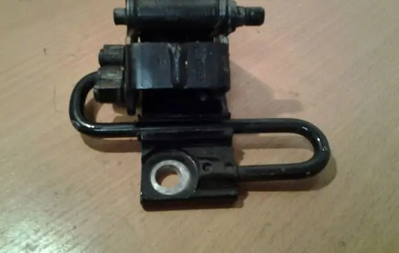 Audi A6 S6 C6 4F Front door lower hinge 