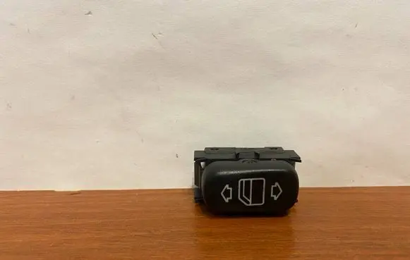 Mercedes-Benz E W210 Electric window control switch 2108208210 289F2