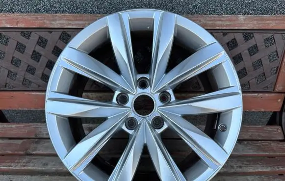 Volkswagen Multivan T5 R18 alloy rim 