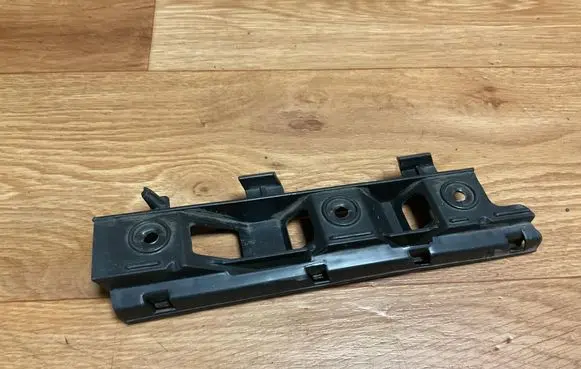 Volkswagen PASSAT B6 Front bumper mounting bracket 3C0807183