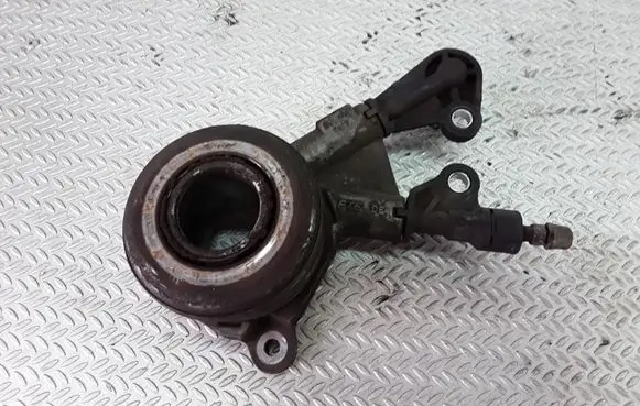 Mercedes-Benz Vito Viano W638 Clutch slave cylinder A0002541808
