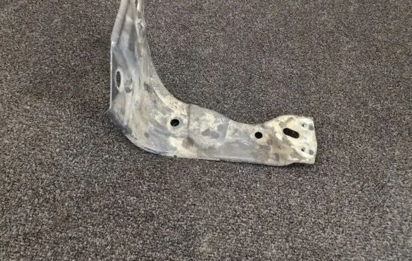 Volkswagen PASSAT B7 Fender mounting bracket 3AA821142