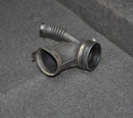 BMW X3 E83 Air intake hose/pipe 1440102