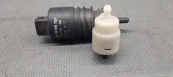 Opel Zafira A Windscreen/windshield washer pump 90585762