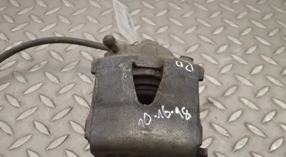 Volkswagen Golf VII Front brake caliper