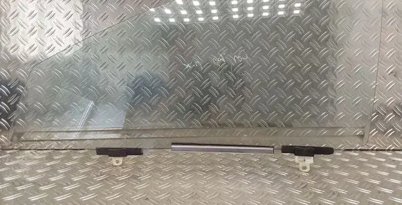 Toyota Corolla E120 E130 Front door window glass four-door 43R00011