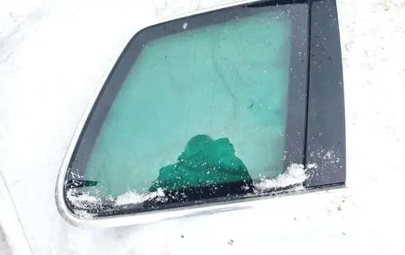 Volkswagen Touareg I Rear side window