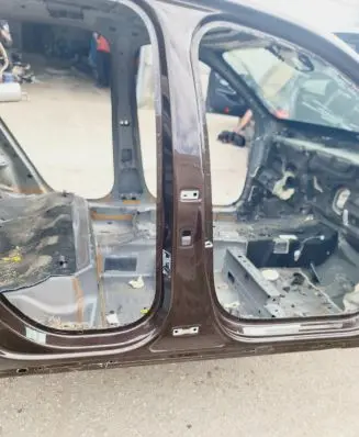 Volvo XC40 Pillar (middle) 