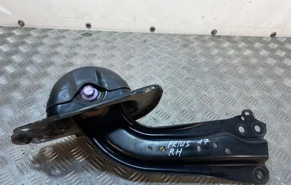 Toyota Prius (XW50) Rear control arm
