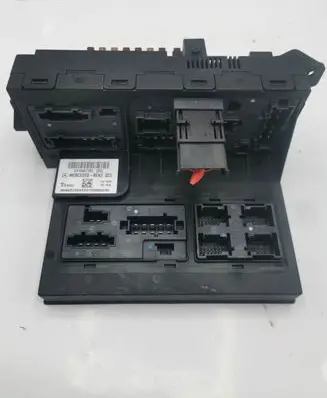 Mercedes-Benz E W211 SAM control unit 2115457701