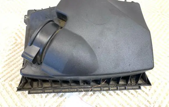 Renault Master III Air filter box 165008632R