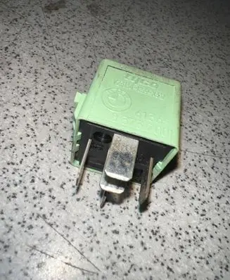 BMW 5 E39 Other relay 8373700