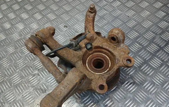 Nissan X-Trail T30 Front wheel hub spindle knuckle