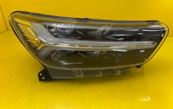 Volvo XC40 Headlight/headlamp 31655990