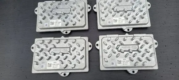 Peugeot 508 II Voltage converter/converter module 