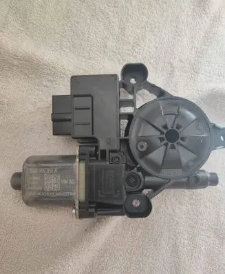 Seat Leon (5F) Rear door window regulator motor 5Q0959812A