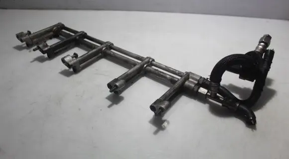 Volkswagen Phaeton Fuel main line pipe