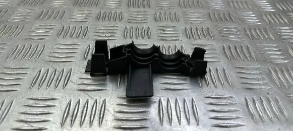 Mercedes-Benz C W205 Front bumper mounting bracket A2740900144