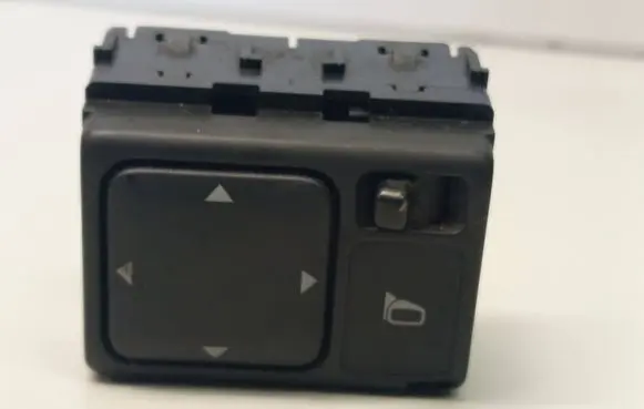 Nissan Pathfinder R51 Wing mirror switch 