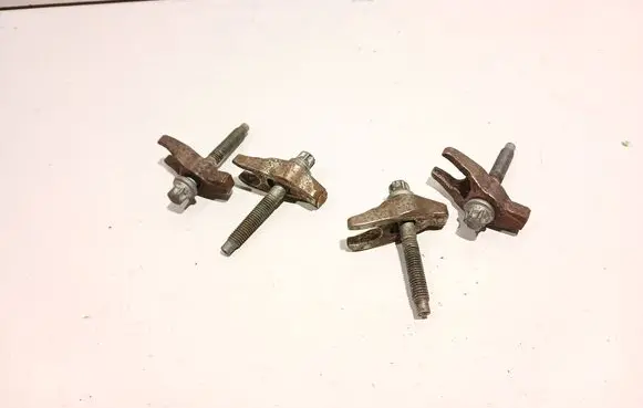 Citroen C4 Grand Picasso Fuel Injector clamp holder 