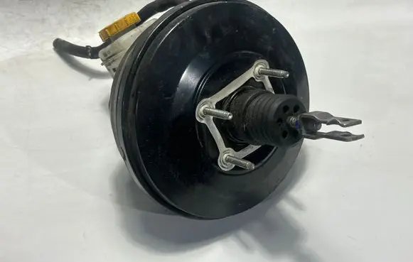 Subaru Impreza III Brake booster 161G215T G215T T0K100