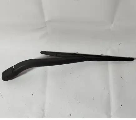 Rear wiper blade arm