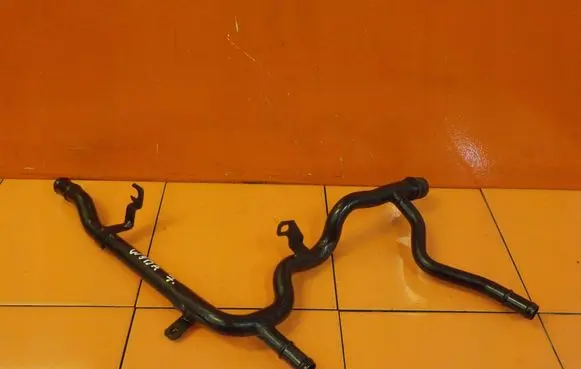 Volkswagen Touran I Engine coolant pipe/hose 03G121065K