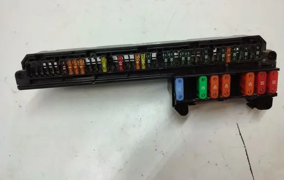 BMW 5 E60 E61 Fuse box set 25713290