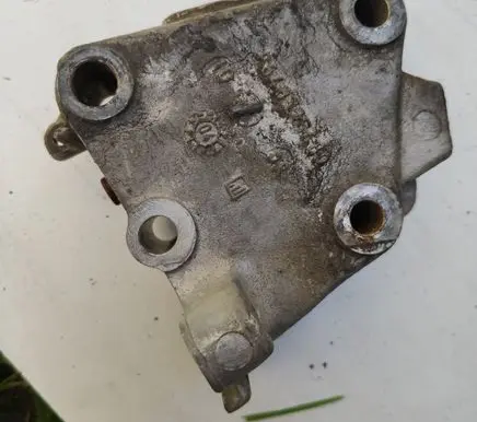 Peugeot 607 Engine mounting bracket 9648325480
