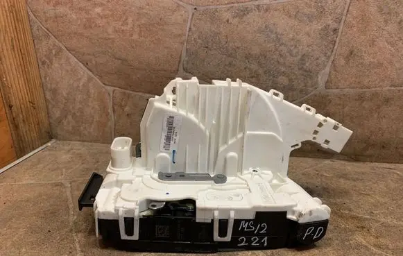 Mercedes-Benz E C207 W207 Front door lock A0997200635