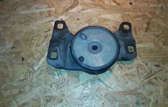Volvo V40 Engine mount bracket 348430 585183