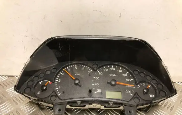 Ford Focus Speedometer (instrument cluster) 98AP10841BC 44ZU115