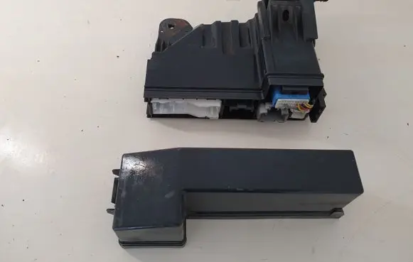 Lexus IS 220D-250-350 Fuse module 8266253060