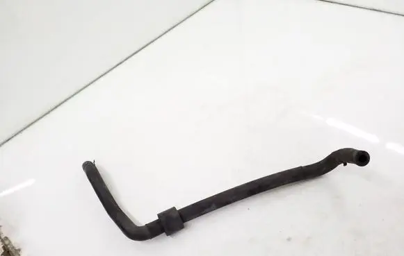 Volkswagen PASSAT B6 Engine coolant pipe/hose