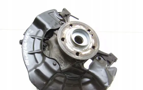 Mercedes-Benz CLA C118 X118 Front wheel hub spindle knuckle