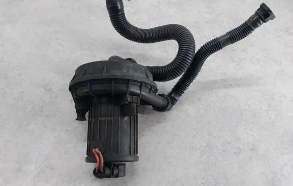 Volkswagen Golf V Secondary air pump 06A959253B