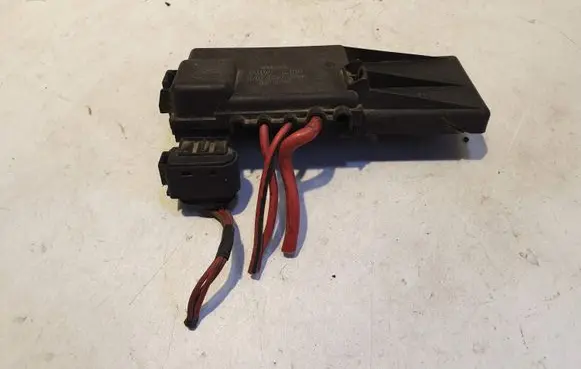 Volkswagen Golf IV Fuse module 1J0937550