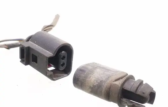 Volkswagen PASSAT B6 Outside/exterior temperature sensor 8Z0820535