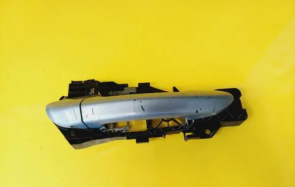 Volkswagen PASSAT B6 Front door exterior handle 3C0837886J