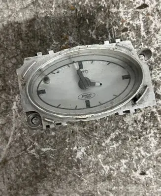 Ford Mondeo Mk III Clock 1S7115000AG 3127