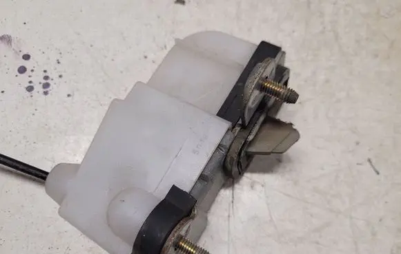Mazda 5 Rear door lock