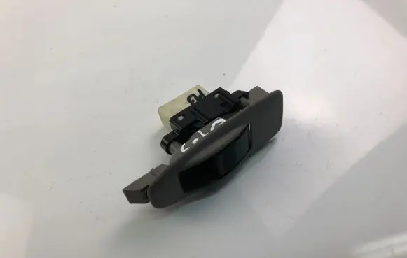 Mazda Premacy Electric window control switch 3582N12